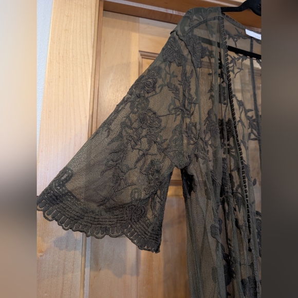 LUQ Olive Sheer Lace Kimono - Picture 4 of 10